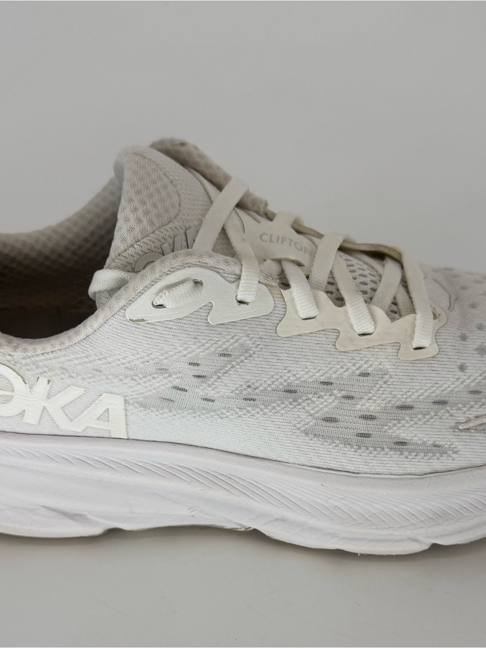 Hoka Clifton 9 Women’s White Plush-Cushion Running Sneaker Size 7.5 - Picture 4 of 13